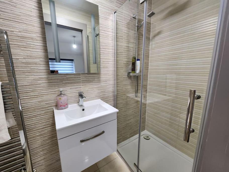 Horizon House, Modern 2-Bedroom Flat 2, Parking, Netflix, Oxford Exteriör bild